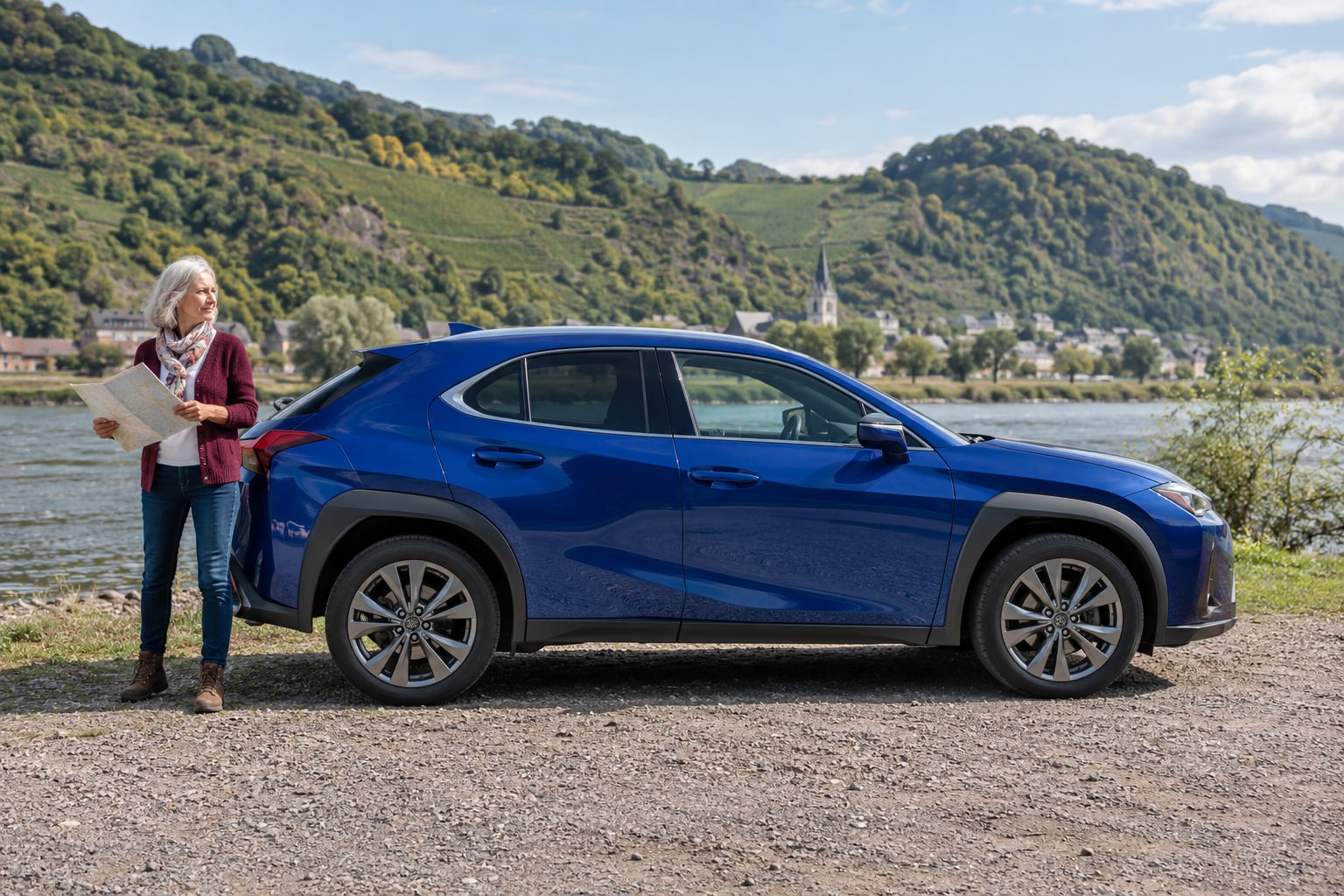 Blauer Crossover am See: Lexus Autoversicherung