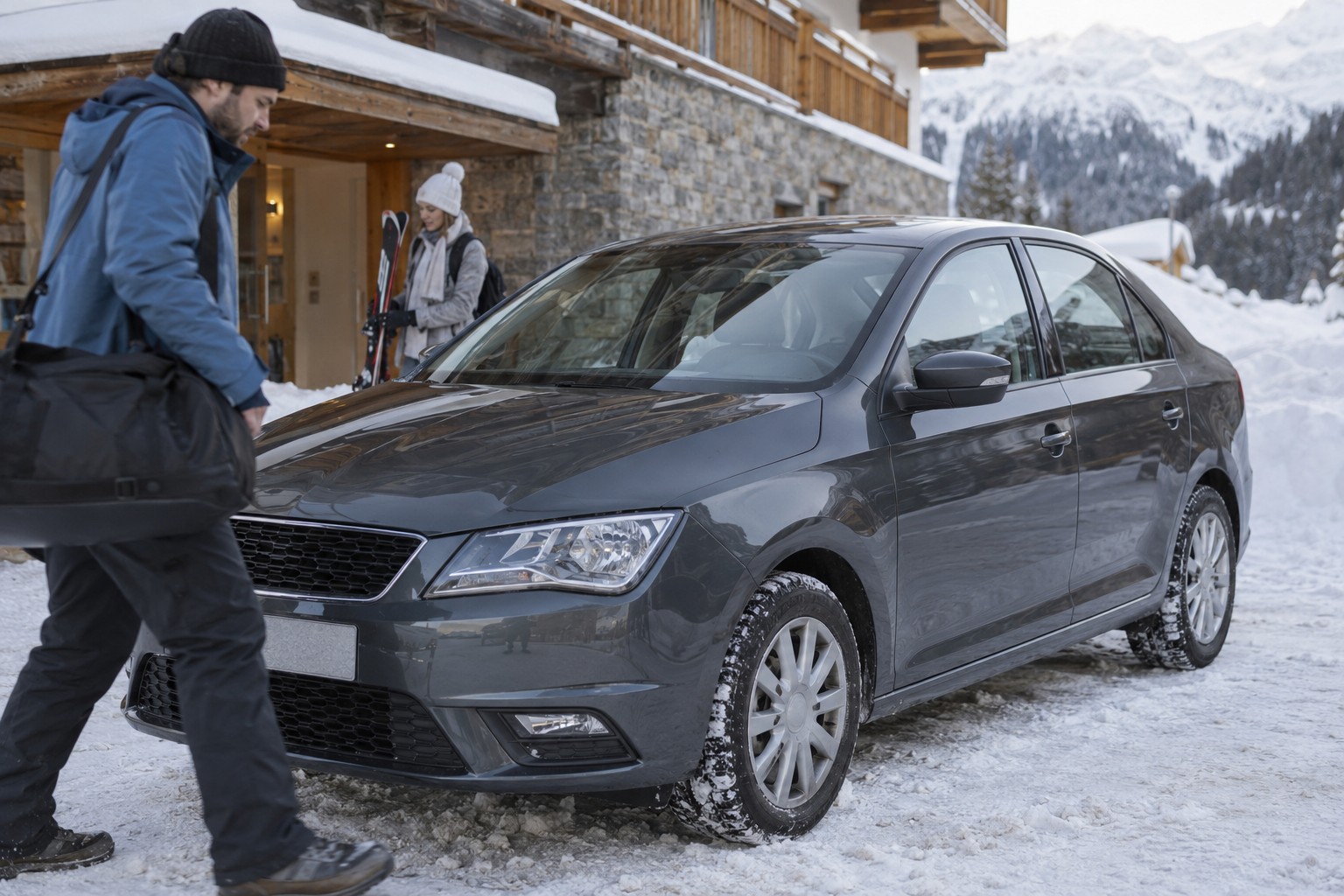 SEAT Toledo: Toledo-Generationen unterscheiden sich in Karosserie und Technik; den Fahrzeugtyp aus der Zulassung wählen. Dunkelgrauer SEAT Toledo vor einem verschneiten Gasthaus mit Skiern